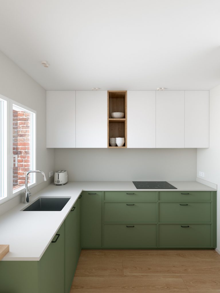 encimera de la cocina con tostador